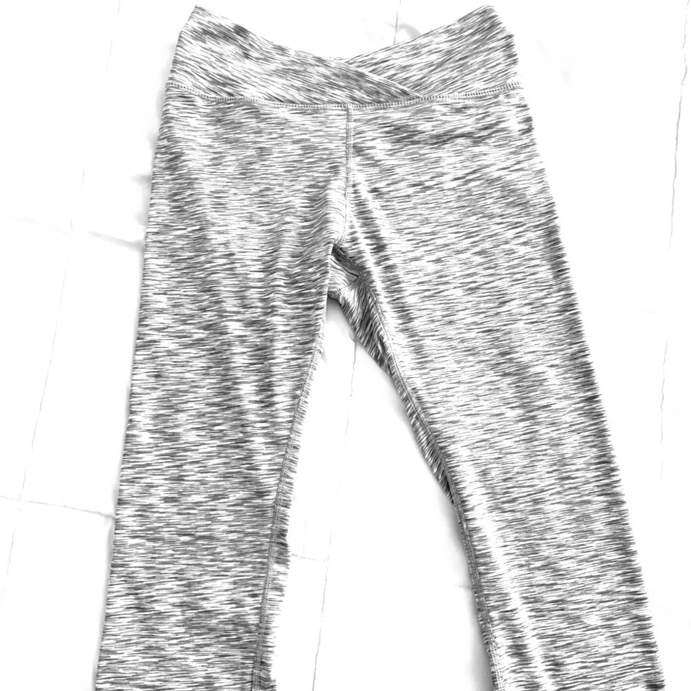 Heathered gray v waist workout Capri